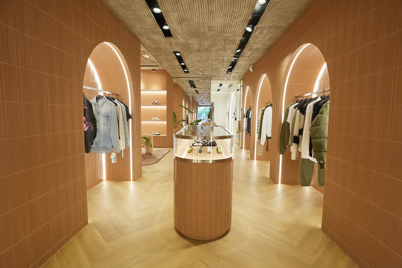 Off White Madrid Metalmagazine 4