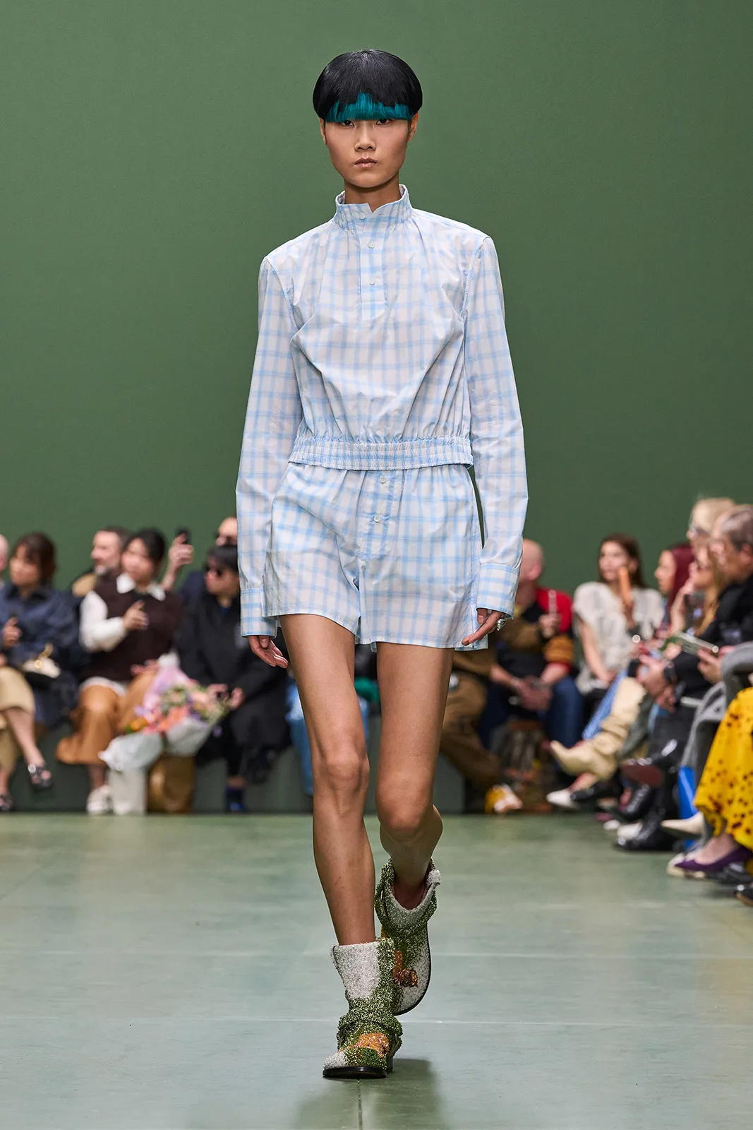 LOEWE_FW24_WW_SHOW_RUNWAY_36