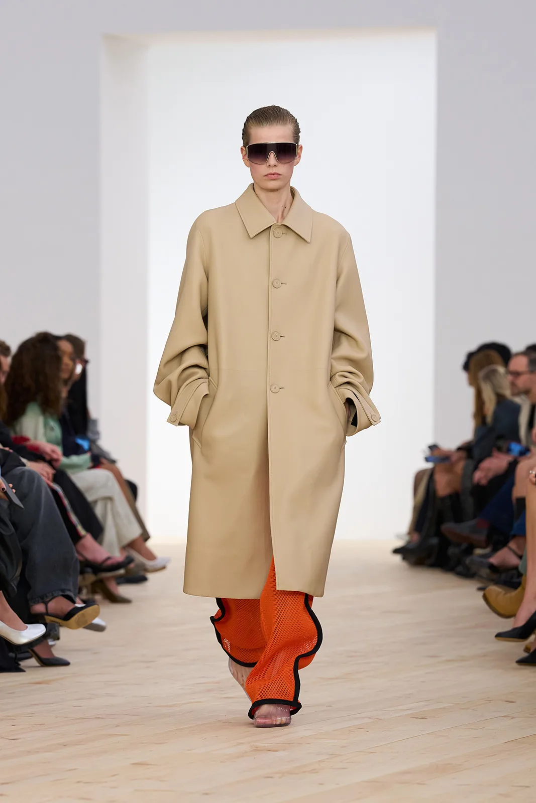 LOEWE_-SS26_WW_SHOW_RUNWAY_23