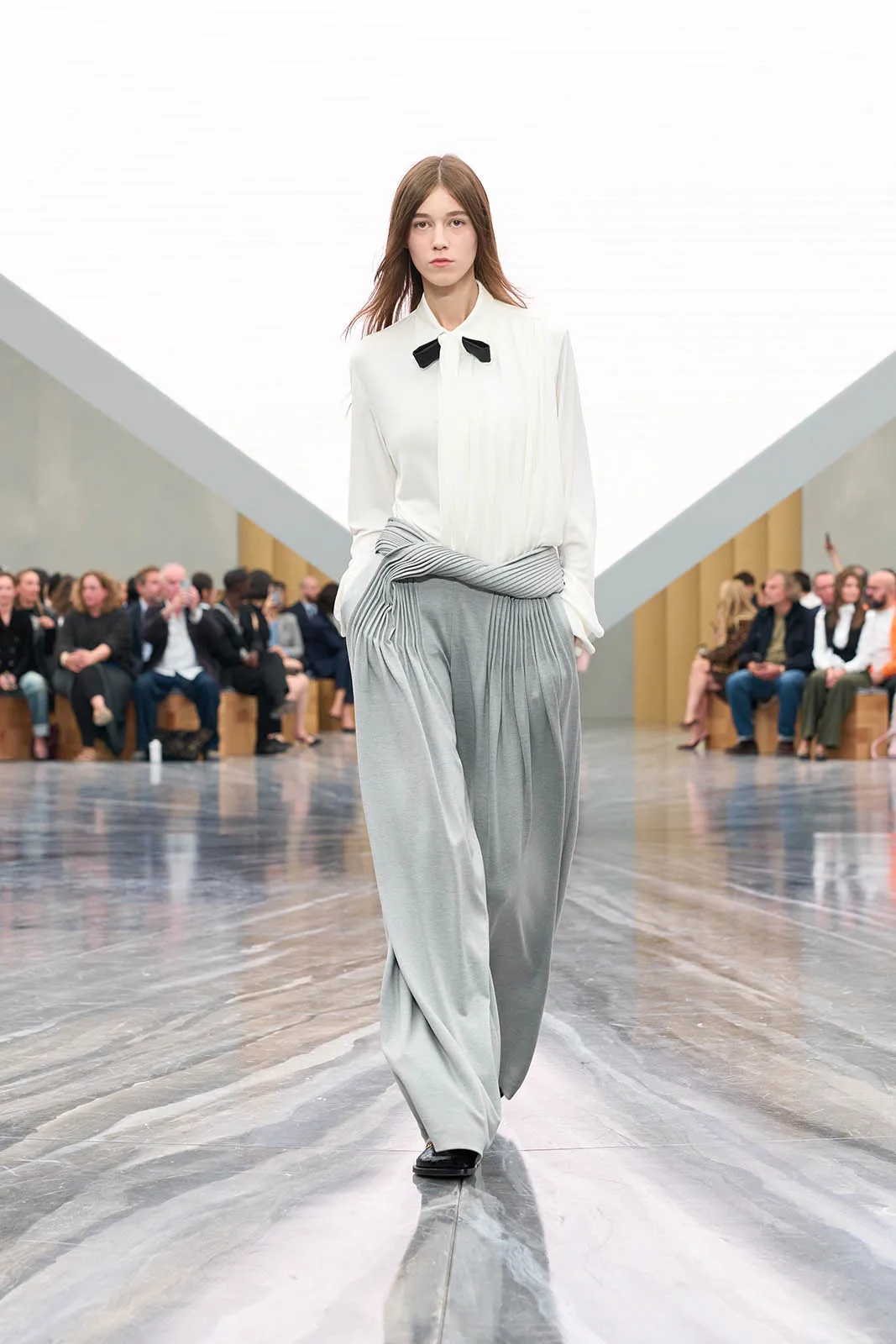 DIOR_W_RTW_SS26_16