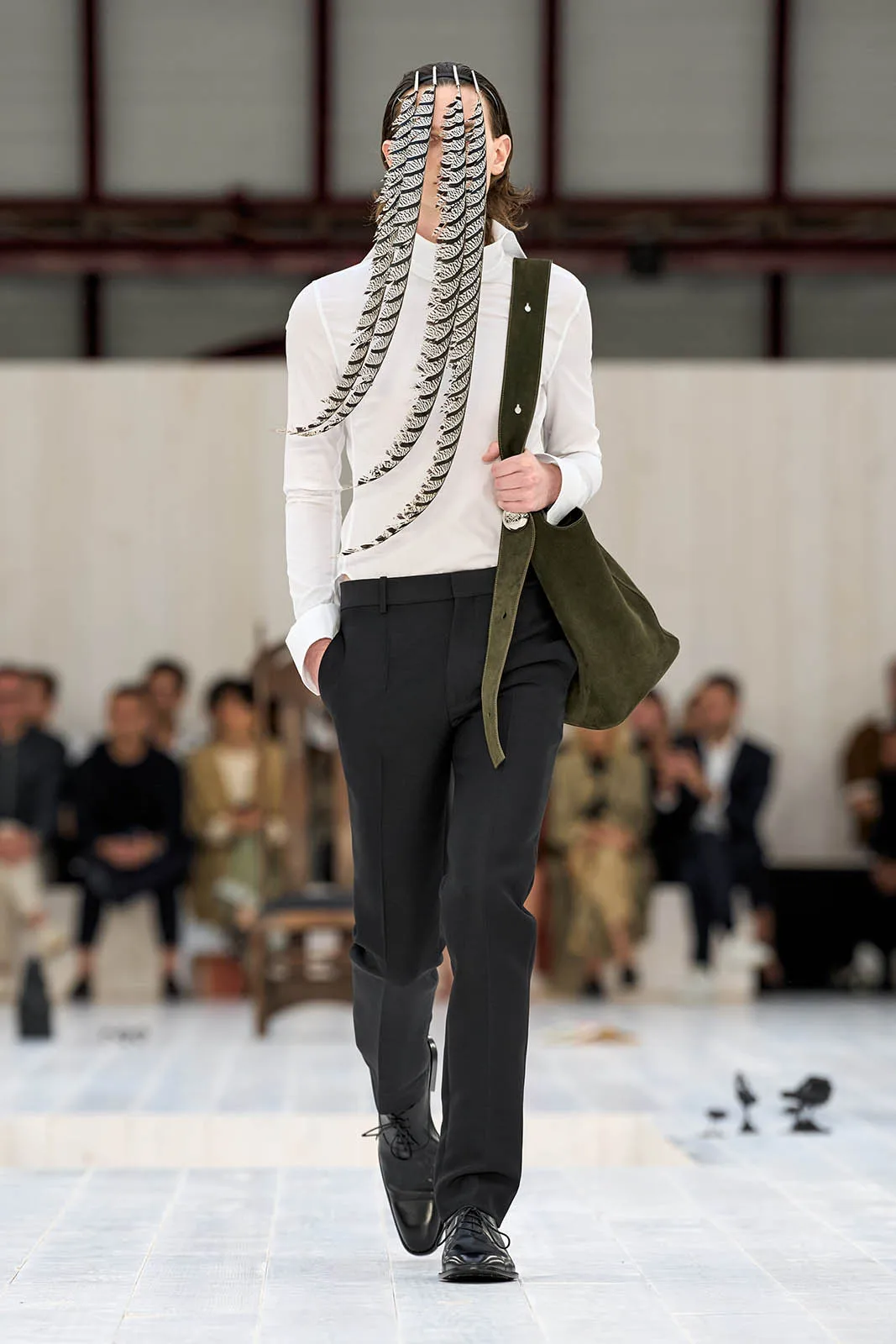 Loewe_Spring_Summer_2025_1.jpg