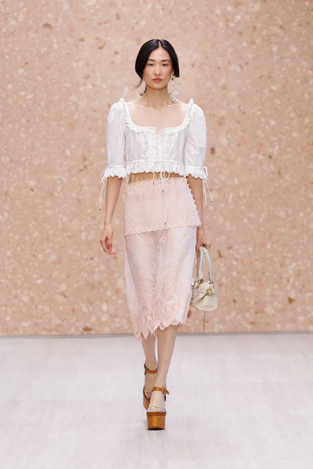 metal-chloe-ss27-31