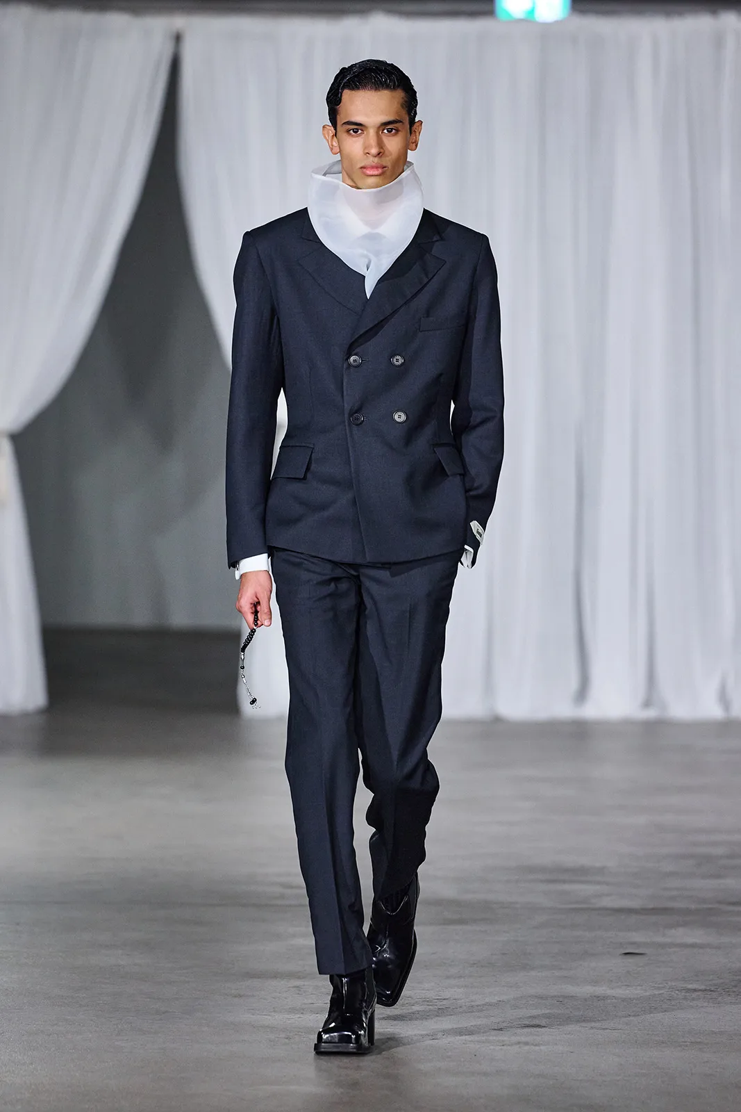 03_GmbH_AW25_Runway_by_Finnegan-Koichi-Godenschweger