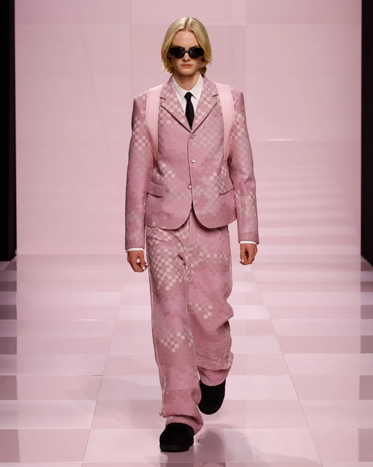 LOUIS-VUITTON-MENrsquo;S-FALL-WINTER-2025-SHOW-LOOK-29