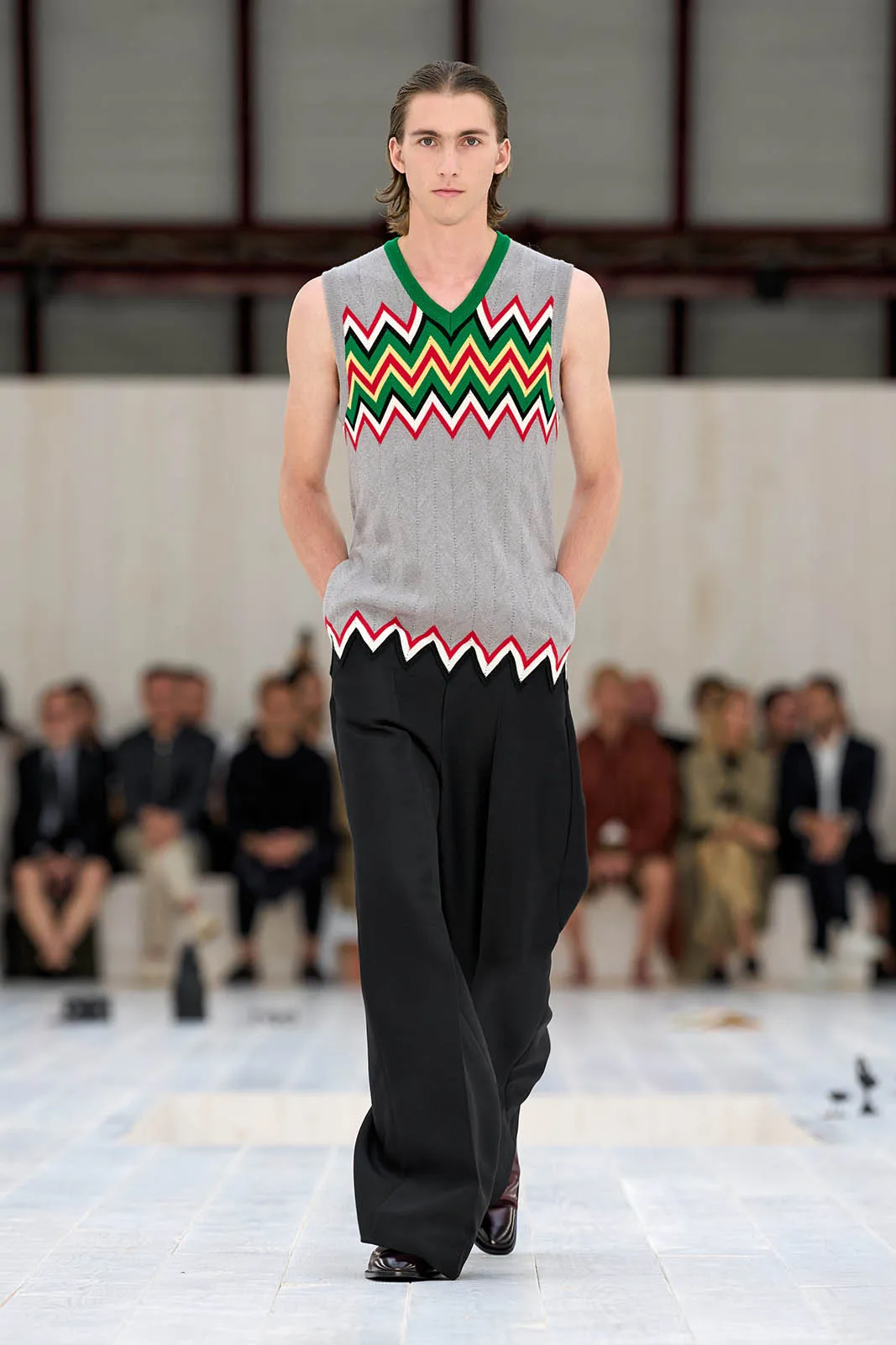Loewe_Spring_Summer_2025_18
