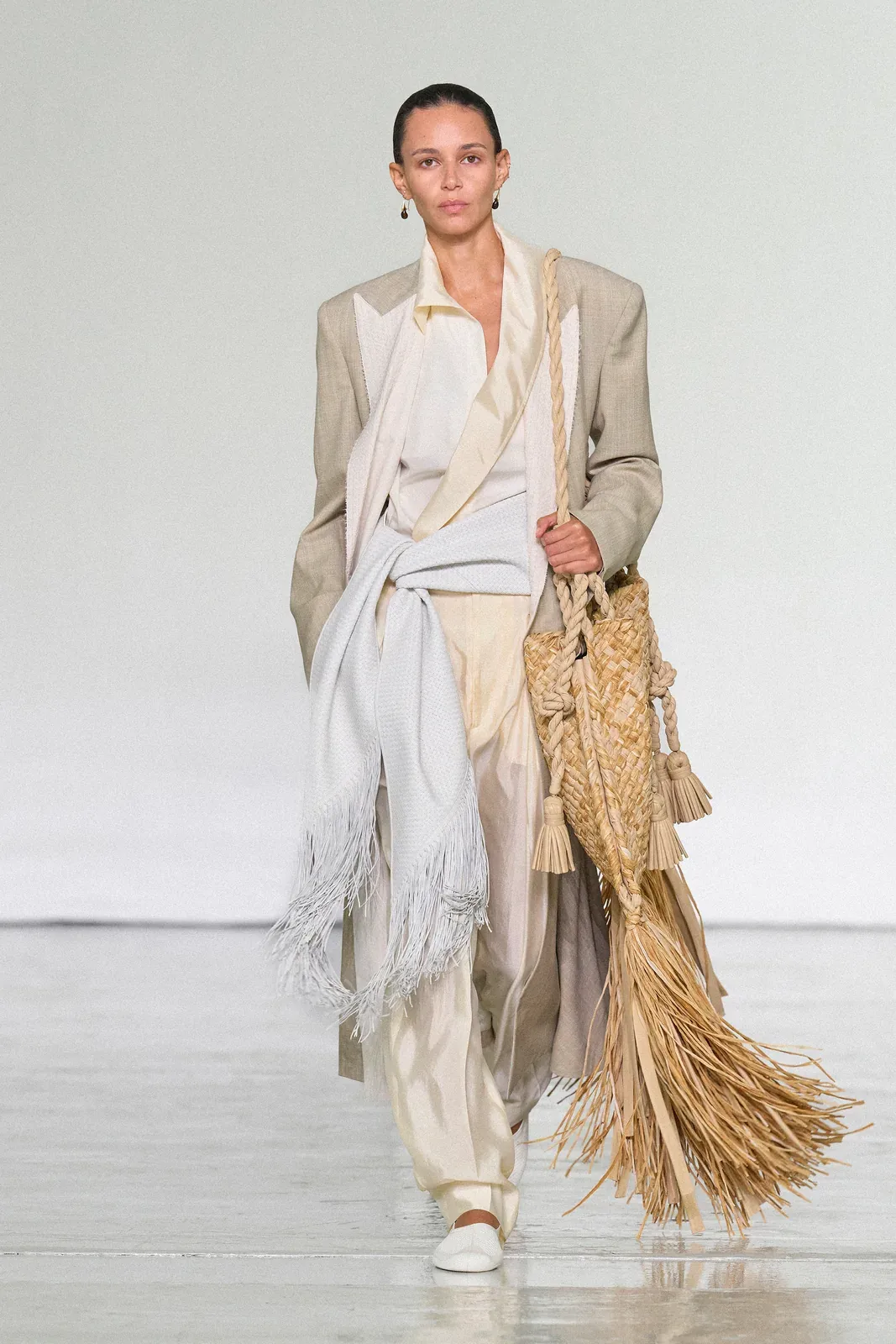 metal-bottega-veneta-ss-2027-04.webp