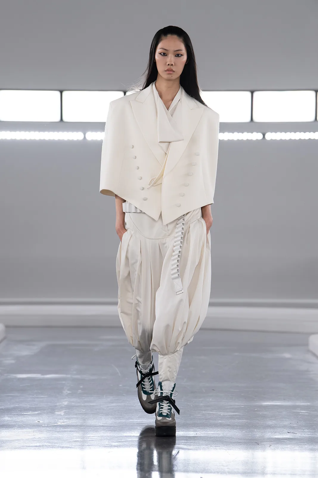 Louis_Vuitton_Women_s_Pre-Fall_2024_53