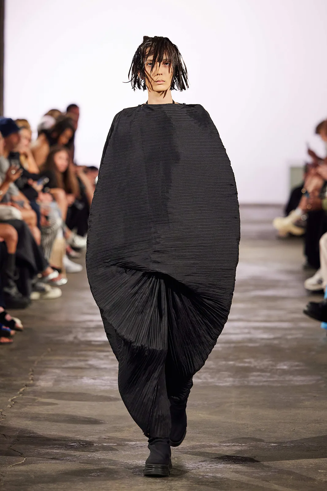 Dzhus S S24 Look2 by Finnegan Koichi Godenschweger for Bfw