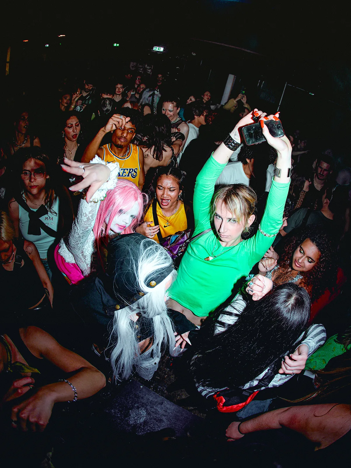 B93A6446-Crowd-Dancing.jpg