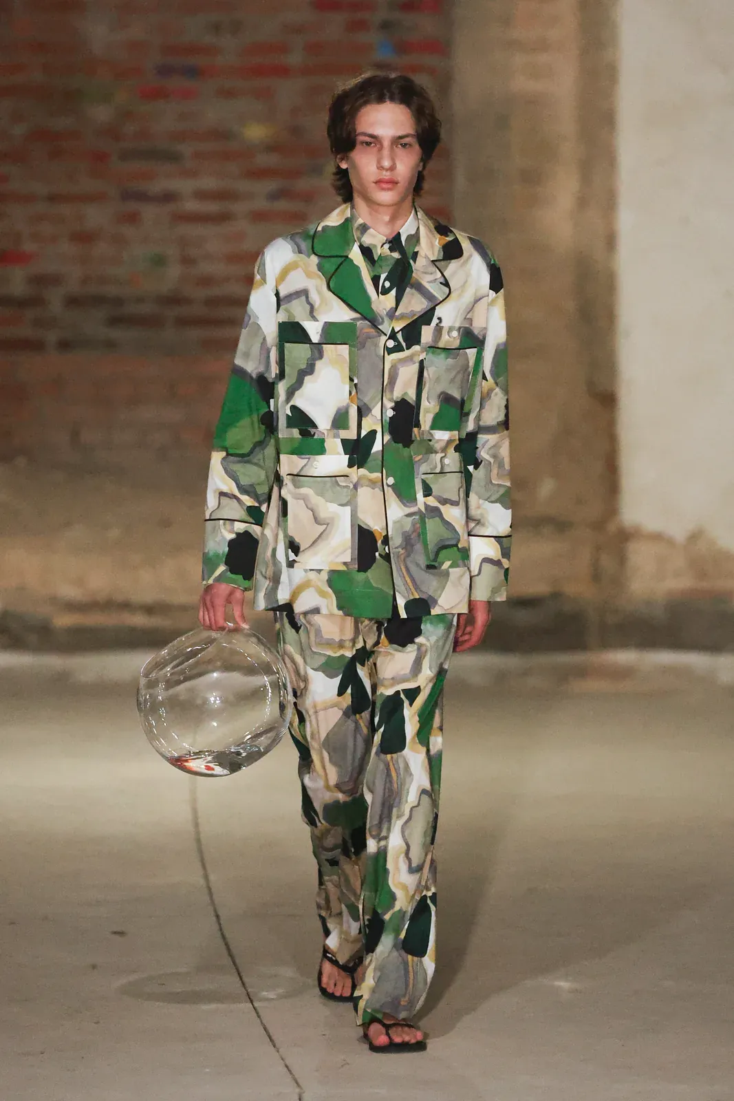 metal-ukrainian-fashion-week-ss27-28.webp