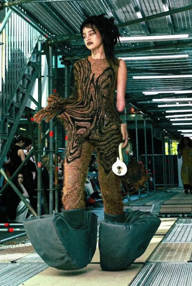 Yaz Xl Metalmagazine 10 2
