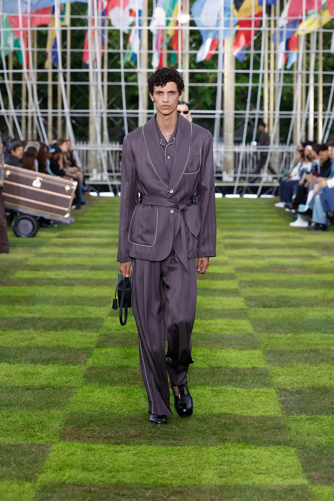 LOUIS-VUITTON-SPRING-SUMMER-2025_10.jpg