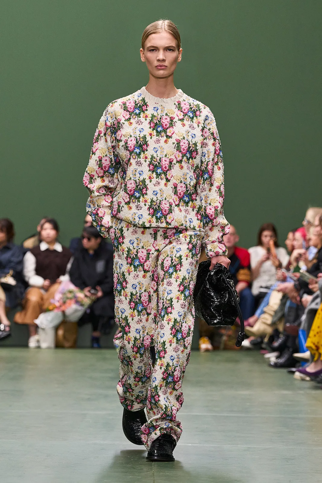LOEWE_FW24_WW_SHOW_RUNWAY_27