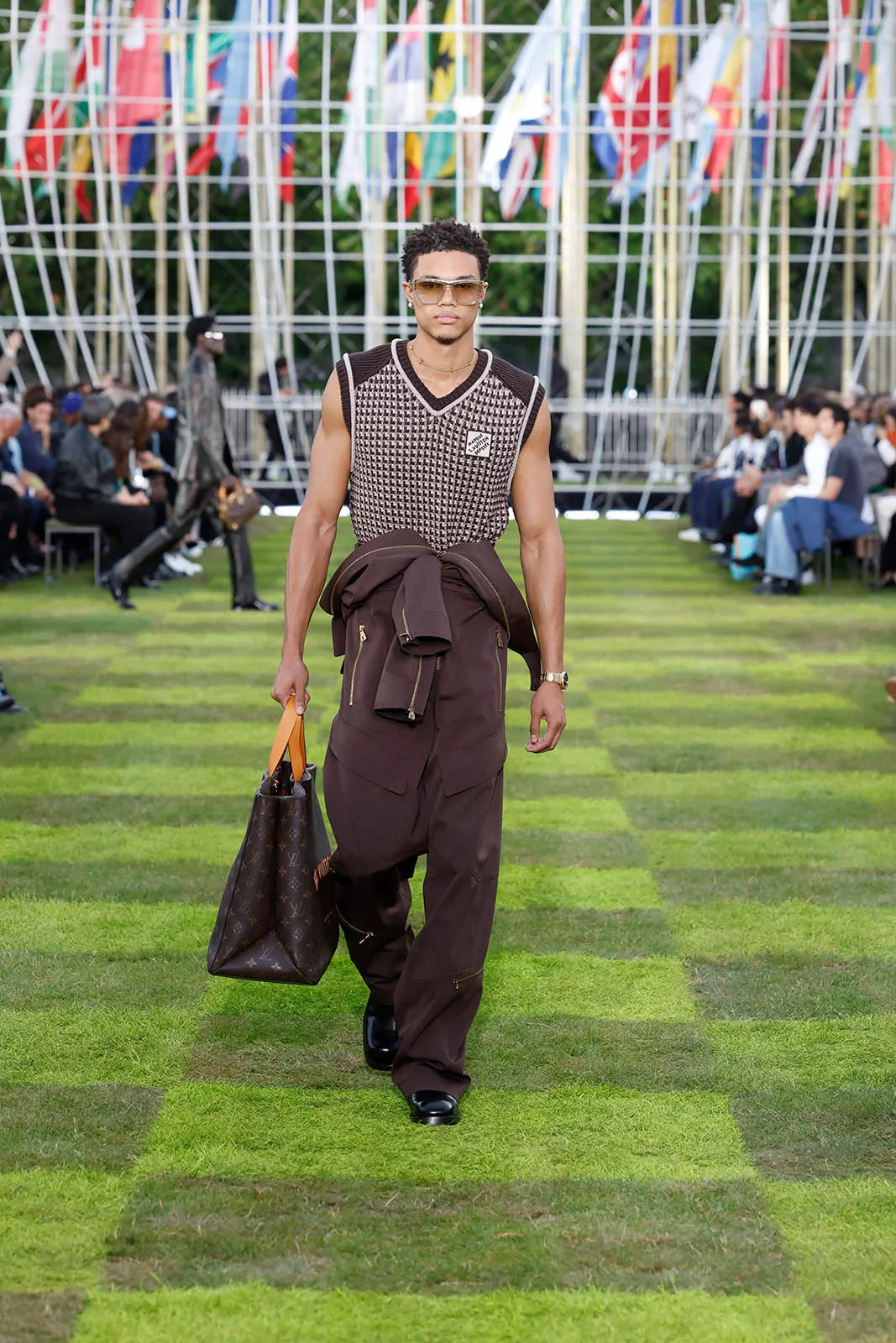 LOUIS-VUITTON-SPRING-SUMMER-2025_20