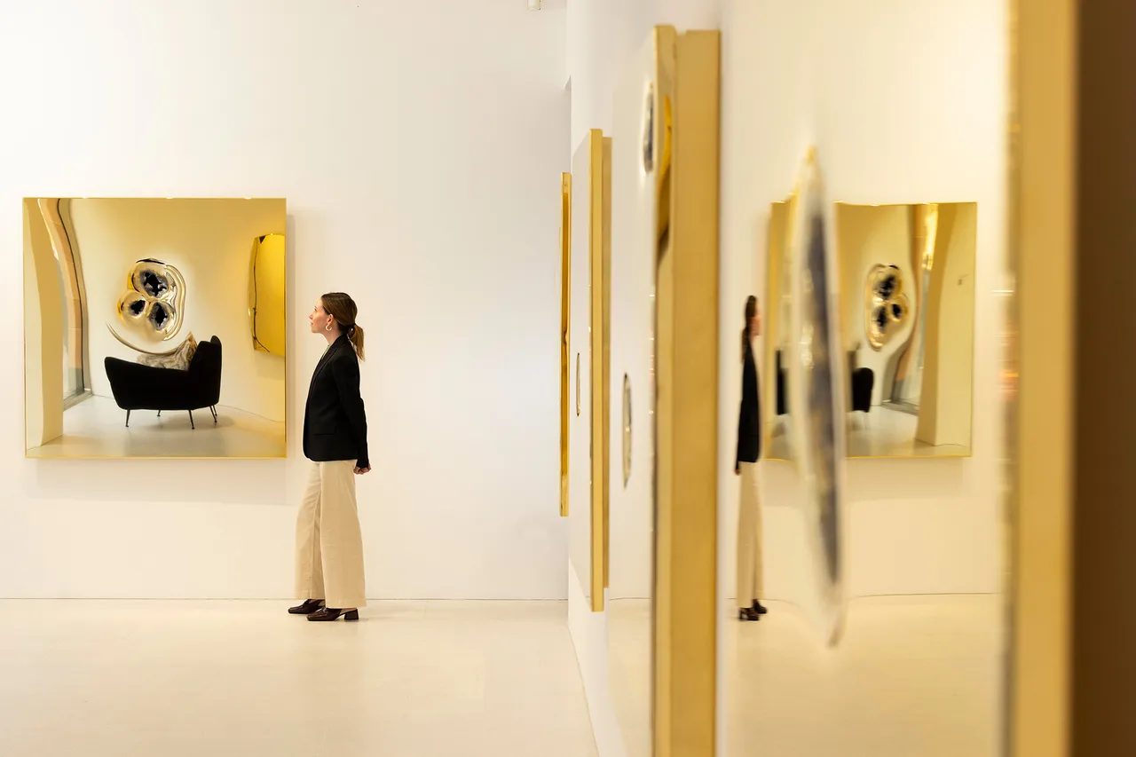 Maurizio-Cattelan_Bones_6