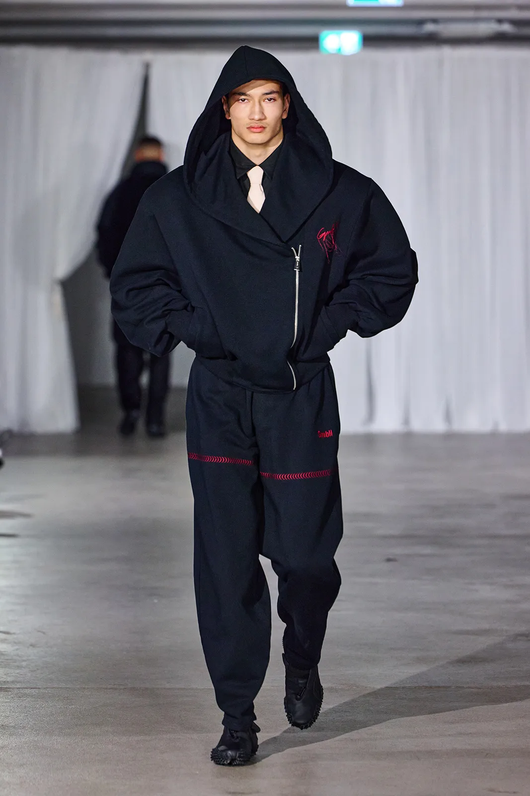 20_GmbH_AW25_Runway_by_Finnegan-Koichi-Godenschweger