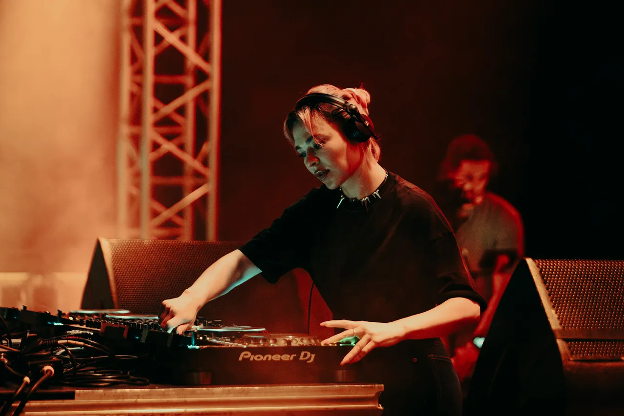 ninakraviz_sonarclub_neia_art-001