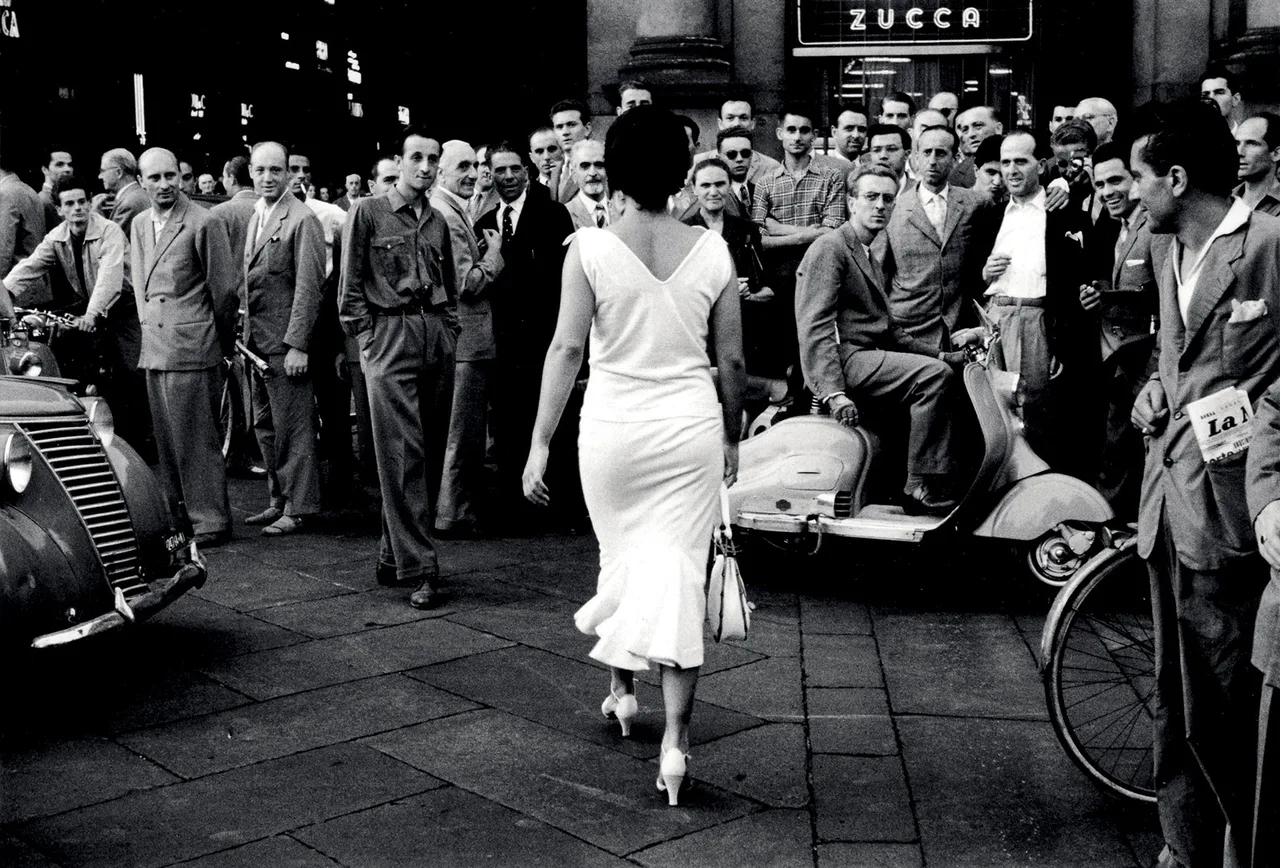 6 Mario De Biasi Gli Italiani Si Voltano 1954 Copyright Archivo Mario De Biasi