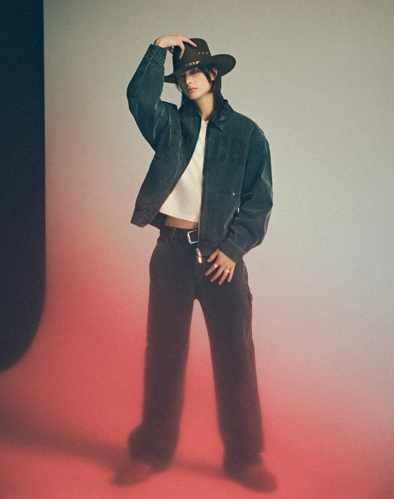 metal-hyunjin-guess-ambassador-06.webp