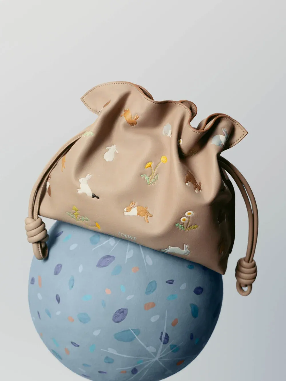 LOEWE_SS25_PRECO_GIFTING_CAMPAIGN_SUNA_FUJITA_RGB_CROPPED_2250X3000_37