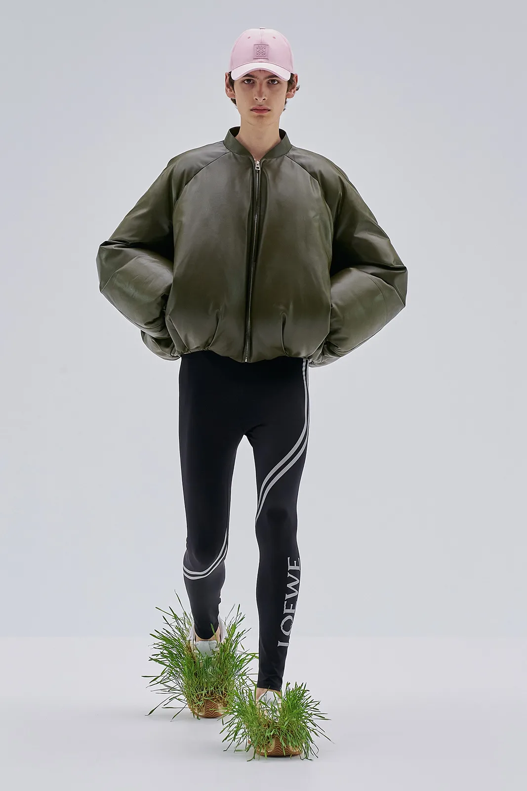 Loewe S S23 Mens Show Runway Look 9 Front Rgb Cropped 2x3 09
