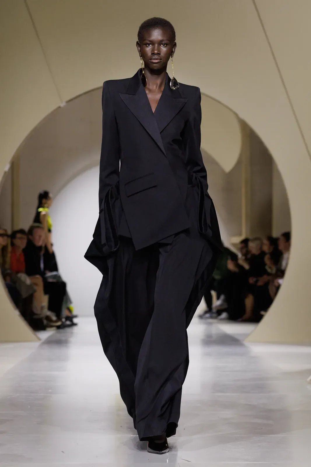 metal-givenchy-ss27-40