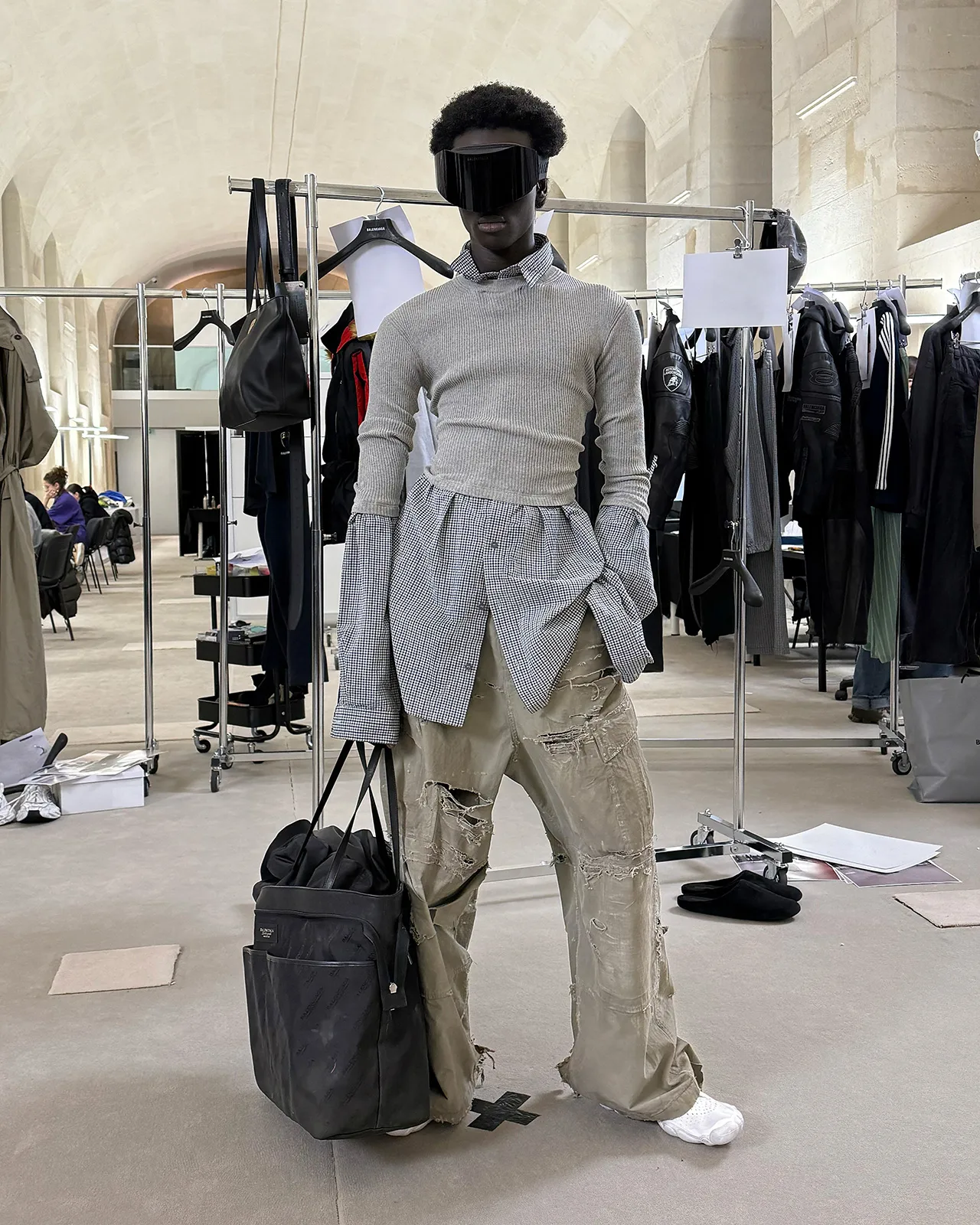 BALENCIAGA-FALL-25-LOOK-41_BAYE.jpg
