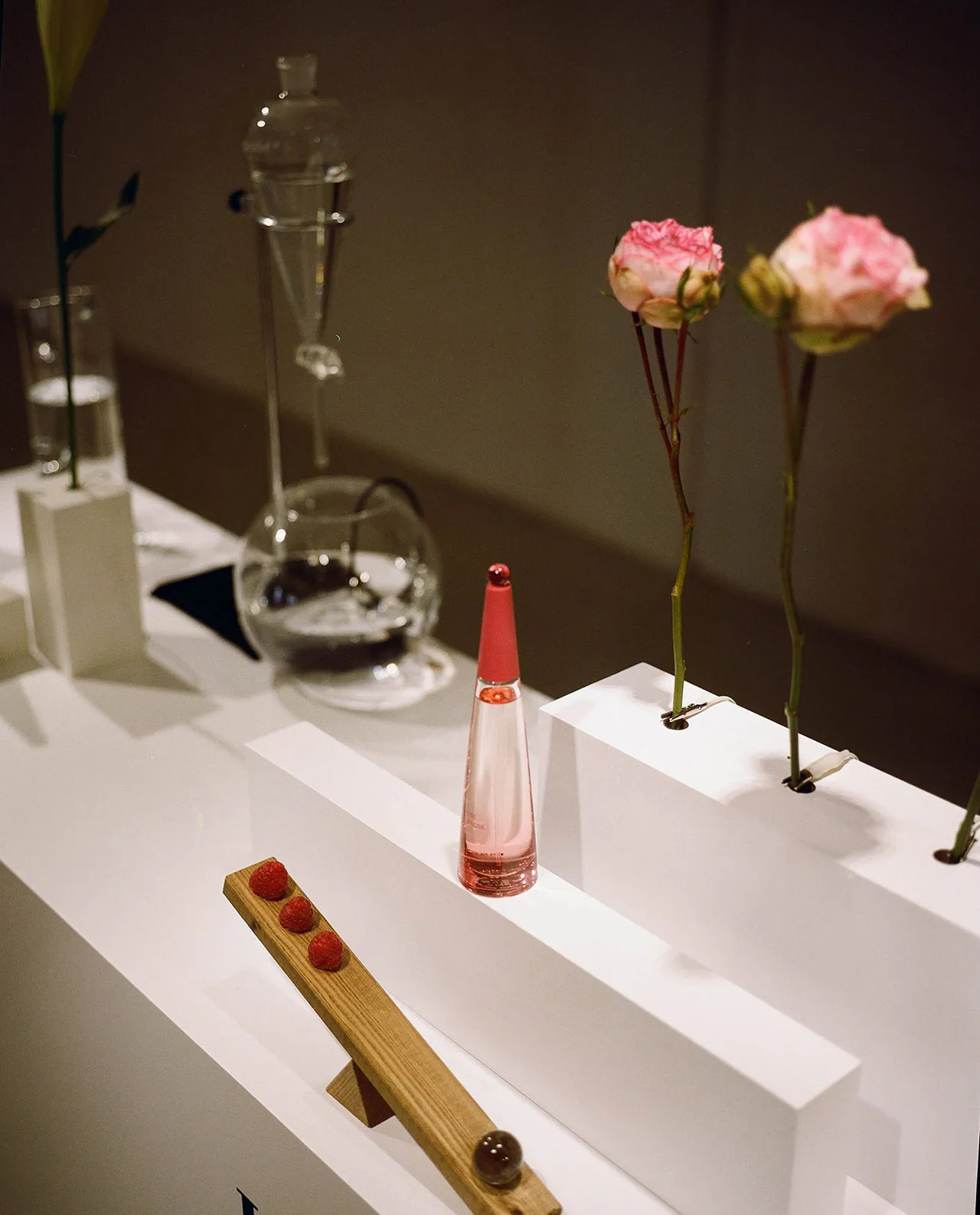 Issey Miyake Perfumes Wood Wood and Rose Rose Metalmagazine 7