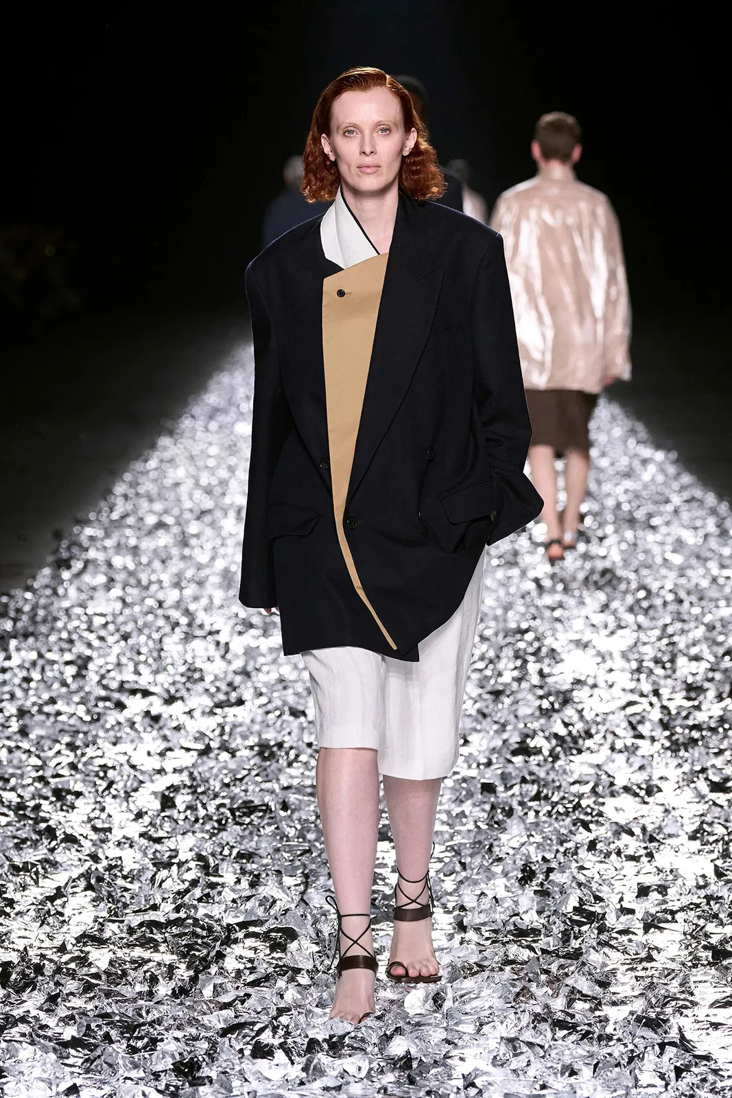 DRIES_VAN_NOTEN_SS25_2732X4098_LOOKS_11.jpg