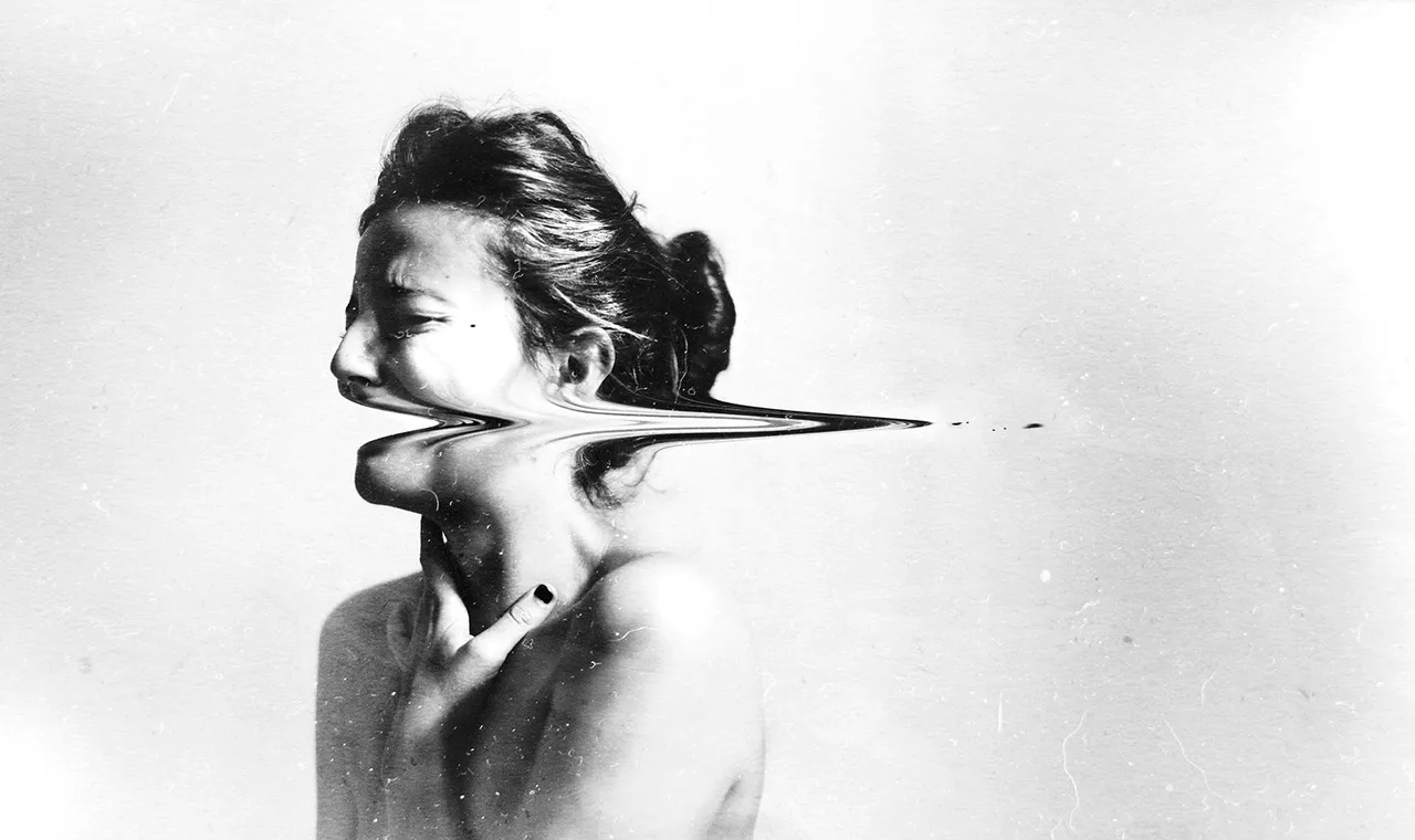 Silvia Grav Metalmagazine 3.jpg