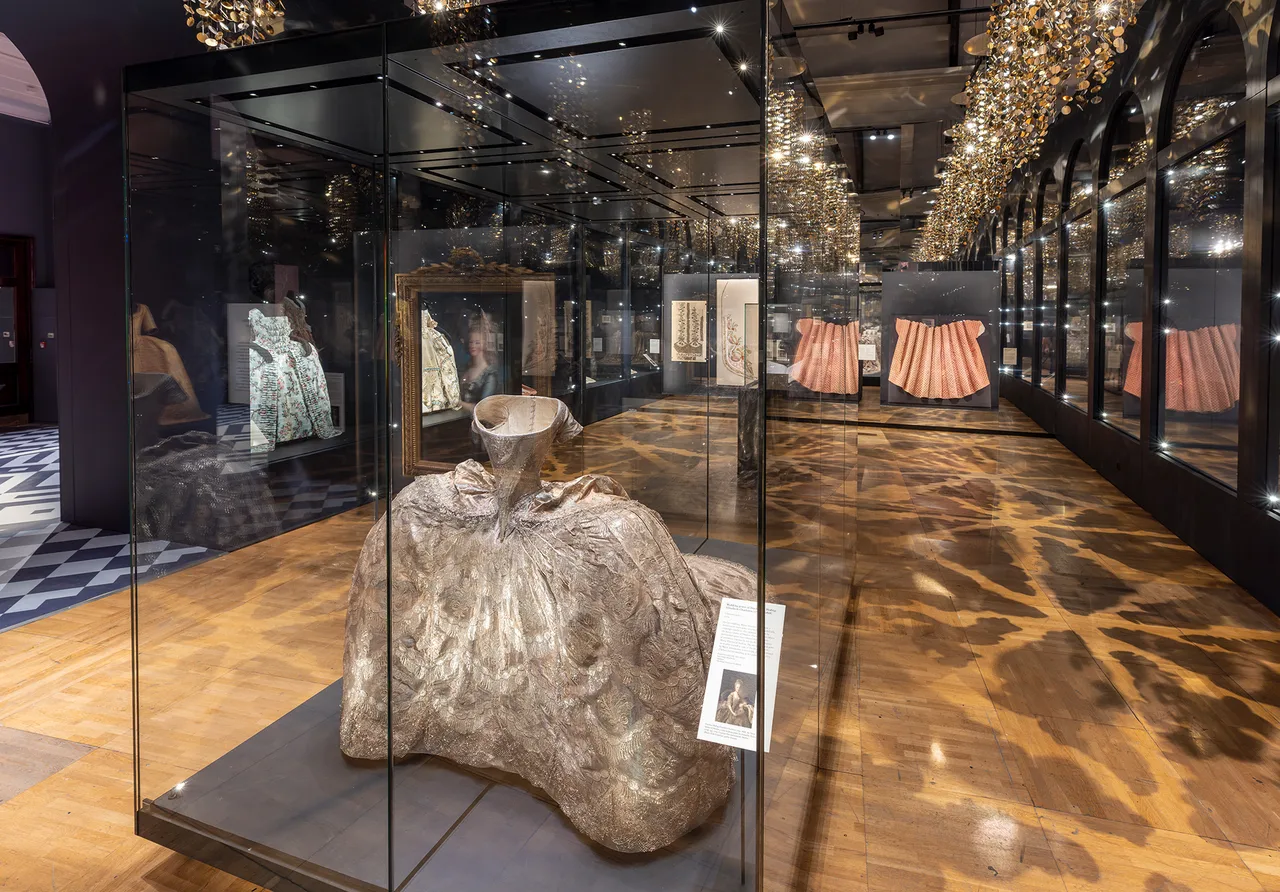 Victoria-and-Albert-Museum-London-4