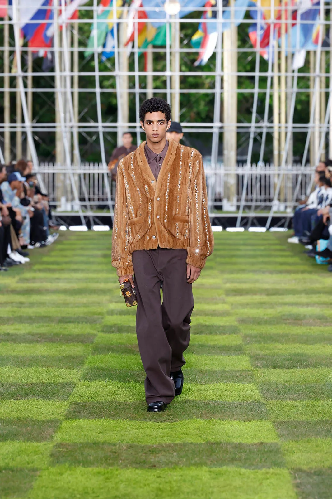 LOUIS-VUITTON-SPRING-SUMMER-2025_22.jpg