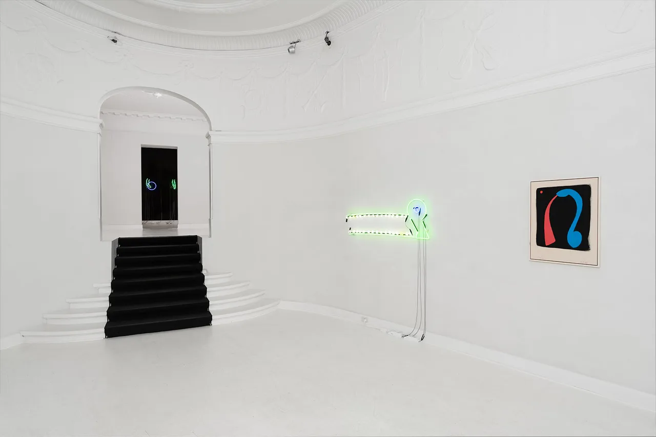 Neon Martin Asbæk Gallery 004 Photo by David Stjernholm