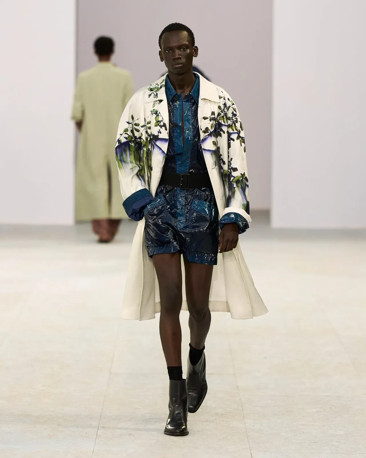 metal-dries-van-noten-s-s-2027-menswear-30