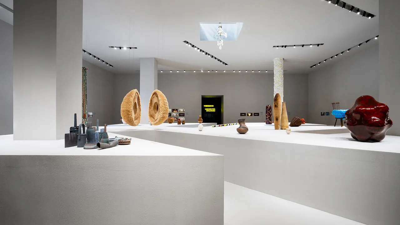 LOEWE_2024_SHANGHAI_EXHIBITION_10