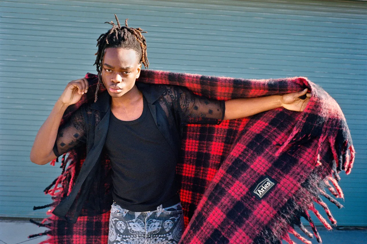 metal-ed-templeton-x-bershka-16.webp