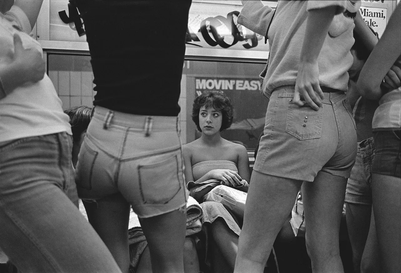 04 Susan Meiselas Roseann on the Way to Manhattan Beach New York 1978.jpg