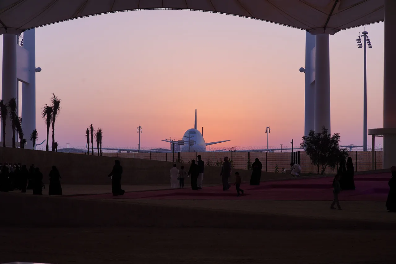 03-The-2023-Islamic-Arts-Biennale-at-the-Western-Hajj-Terminal-of-King-Abdulaziz-International-Airport,-image-courtesy-of-the-Diriyah-Biennale-Foundation
