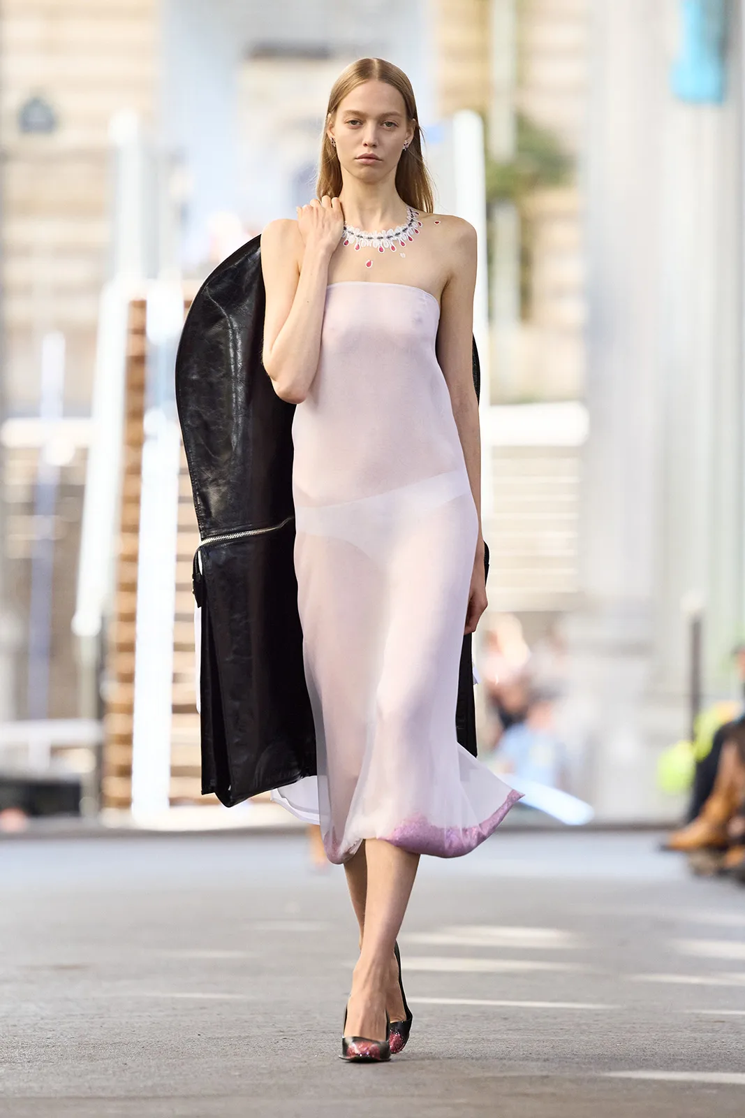 Julie-Kegels_ss26_runway_press_look05
