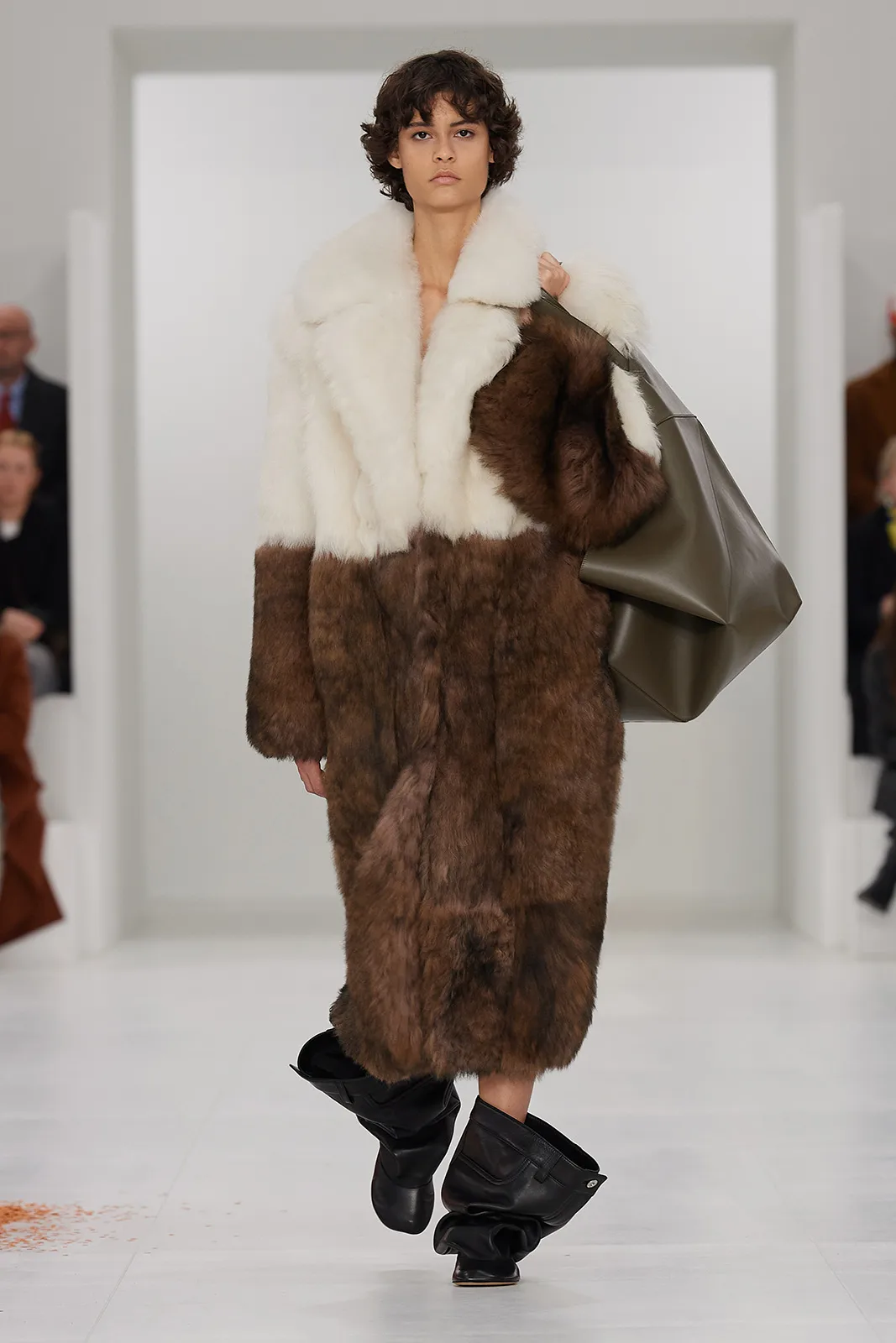 Loewe F W23 Ww Show Runway Look 24