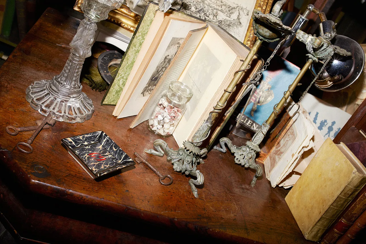 Gucci Decor Souvenir From Rome Metalmagazine 11