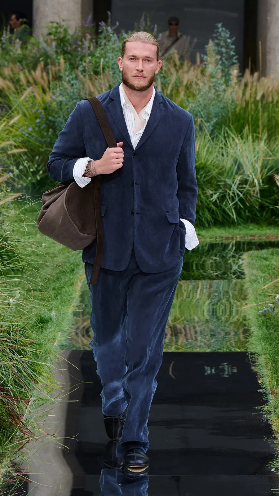 BOSS_SHOW_SPRING_SUMMER_2025_MILAN_9X16_Look_21__image-mid-res