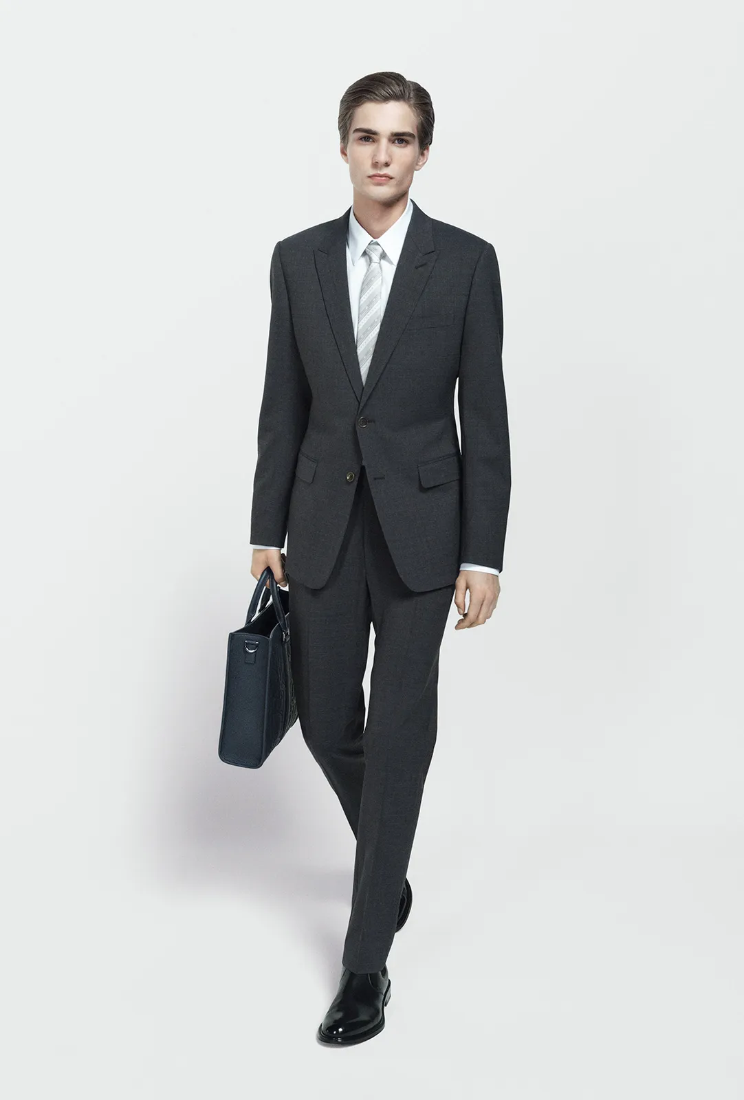 DIOR-MEN'S-SPRING-2025---TAILORING-BY-BRETT-LLOYD---LOOK-(2)