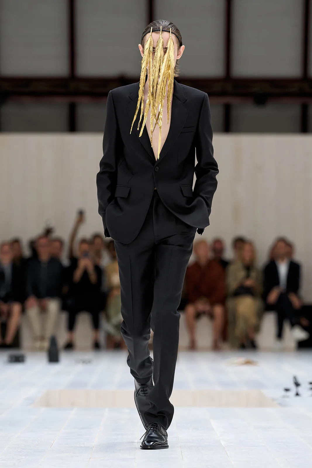 Loewe_Spring_Summer_2025_9.jpg