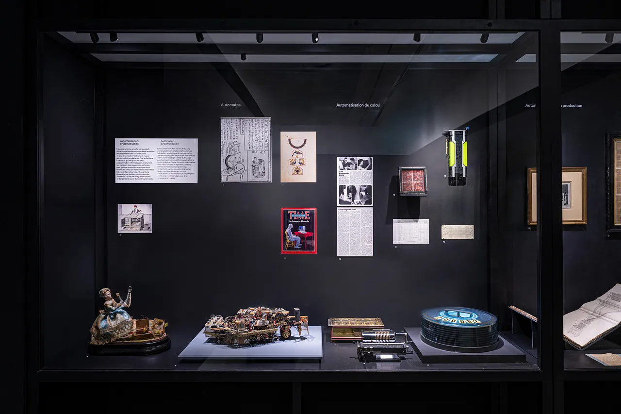 IA_SALLE_1_VITRINE_1_©JeudePaume-PhotographeAntoineQuittet
