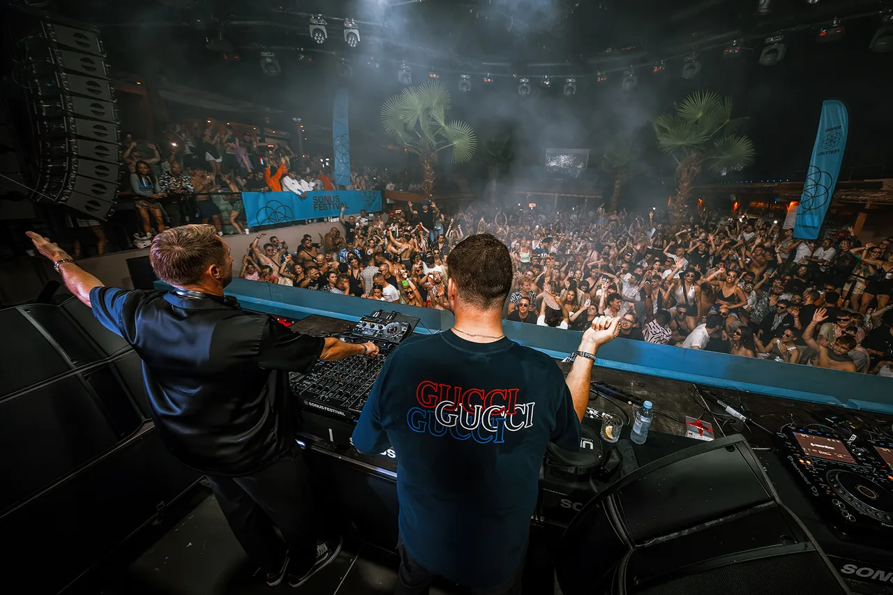 S24_CamelPhat_bymarkoedge
