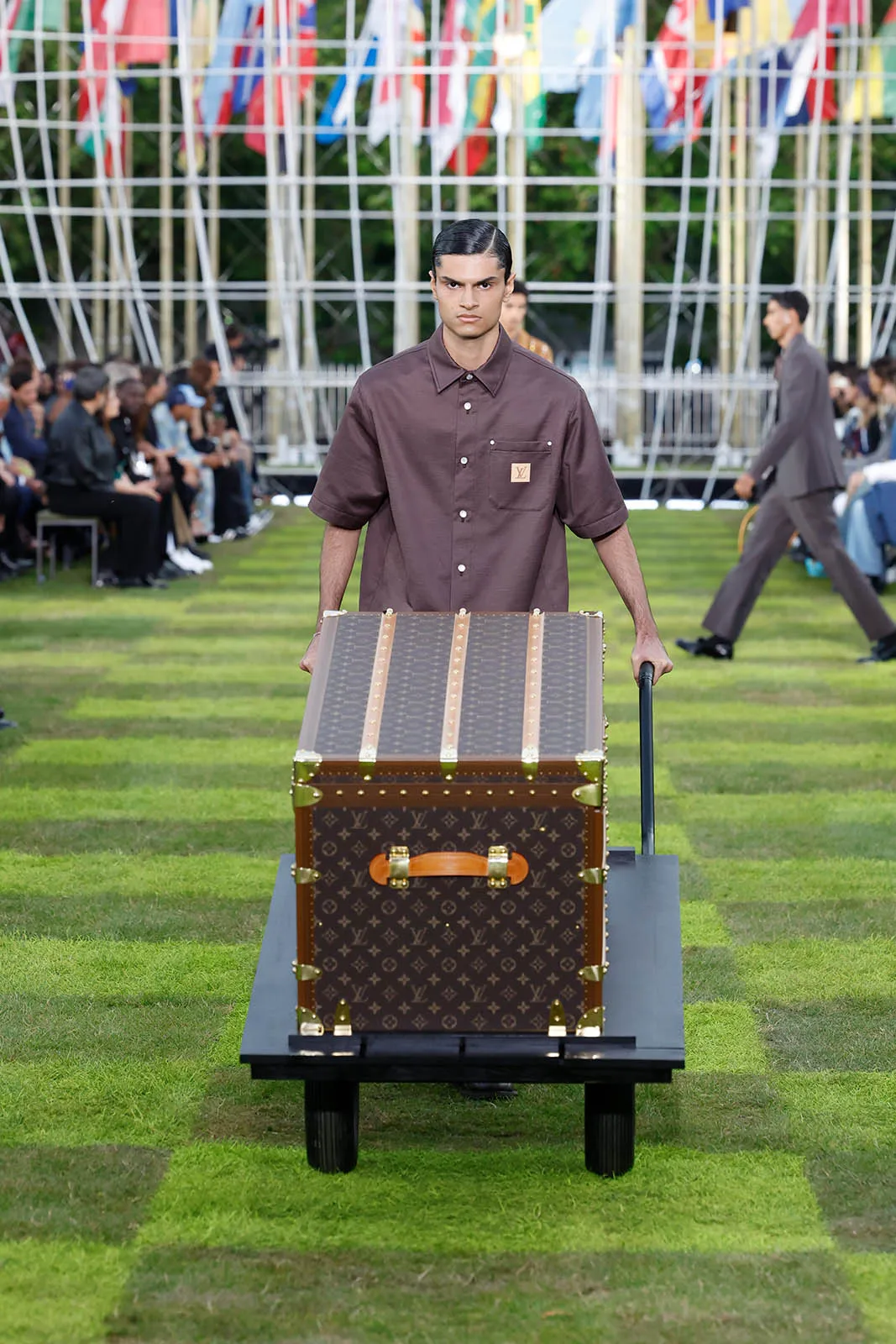 LOUIS-VUITTON-SPRING-SUMMER-2025_21.jpg