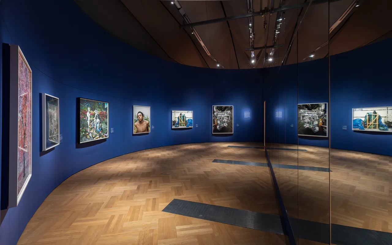Installation-images-of-'Fragile-Beauty-at-VA-South-Kensington--Victoria-and-Albert-Museum-London-12