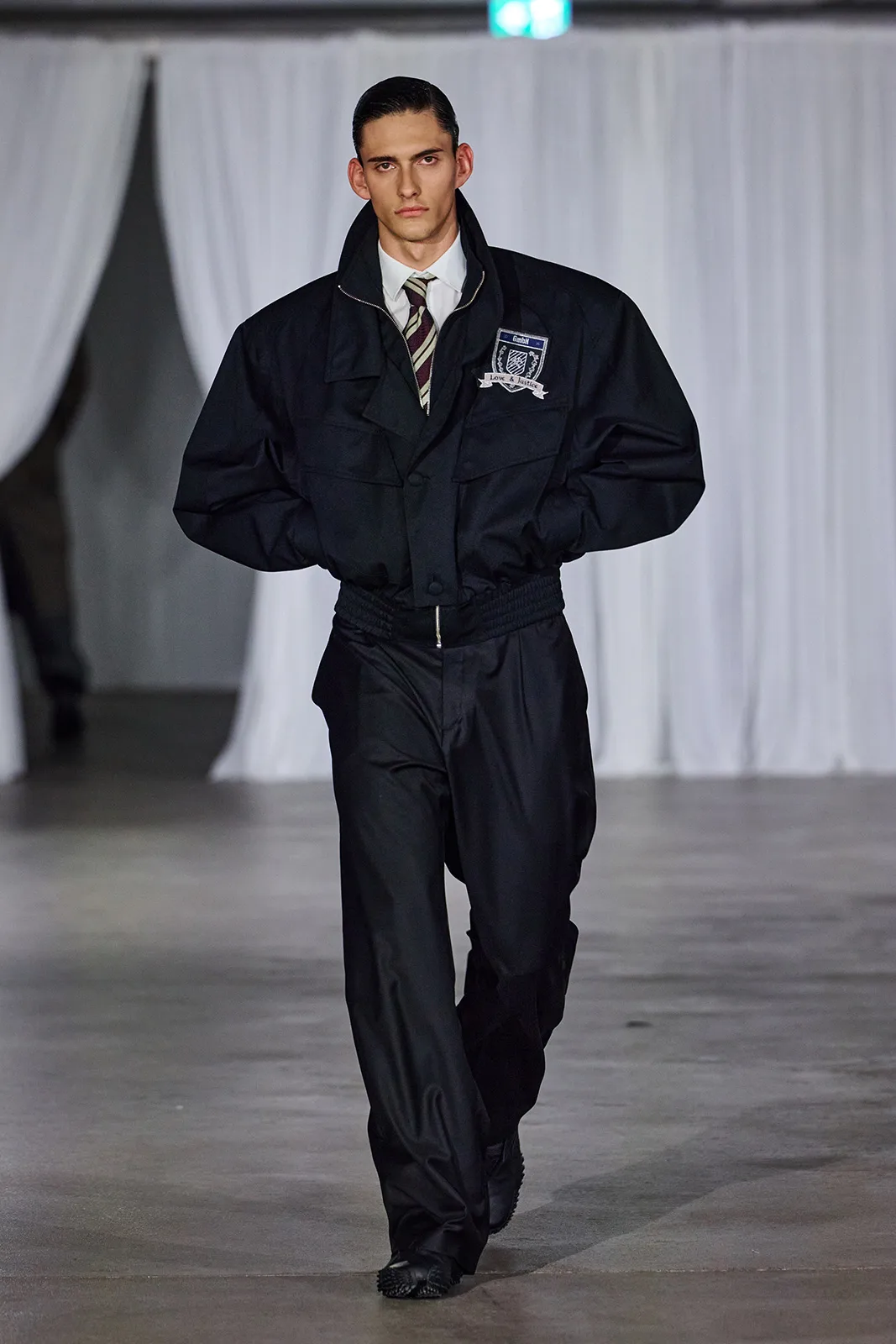 16_GmbH_AW25_Runway_by_Finnegan-Koichi-Godenschweger