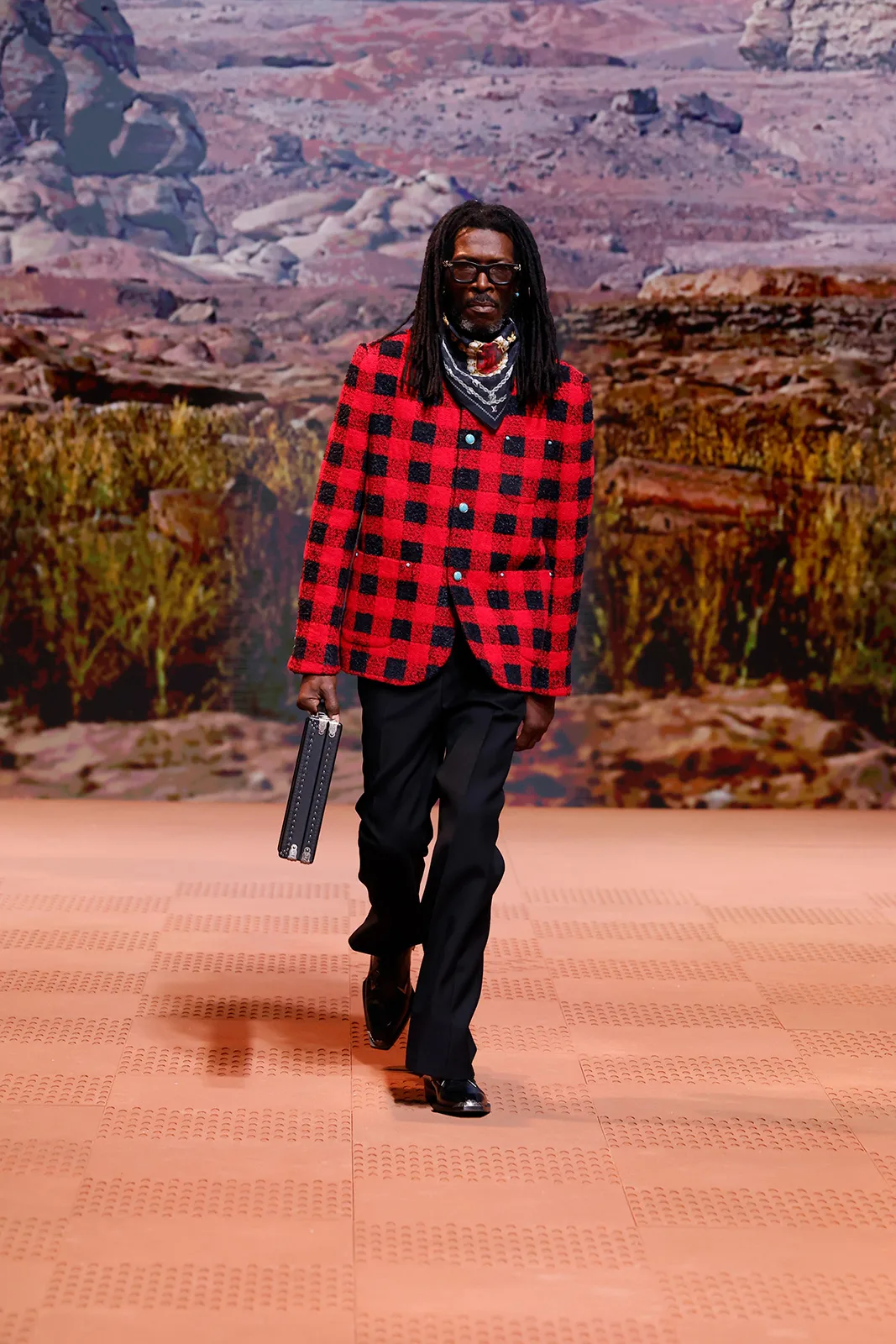 LOUIS_VUITTON_MENS_FALL_WINTER_2024_36